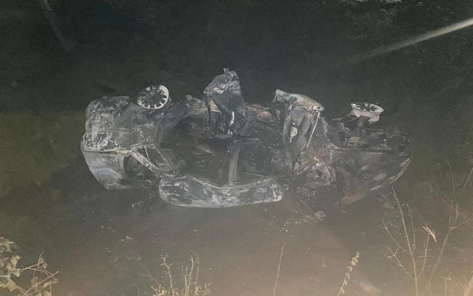 Автомобиль с двумя подростками сгорел на трассе под Воронежем