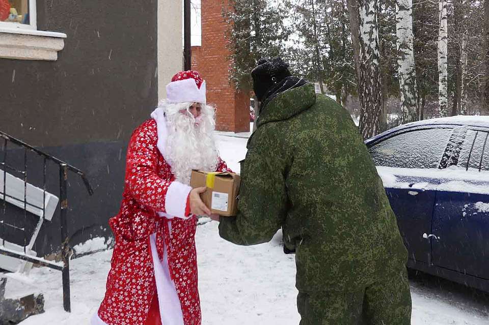 «Мальчишек нужно баловать»: как жители воронежского микрорайона собирали новогодний стол для передовой