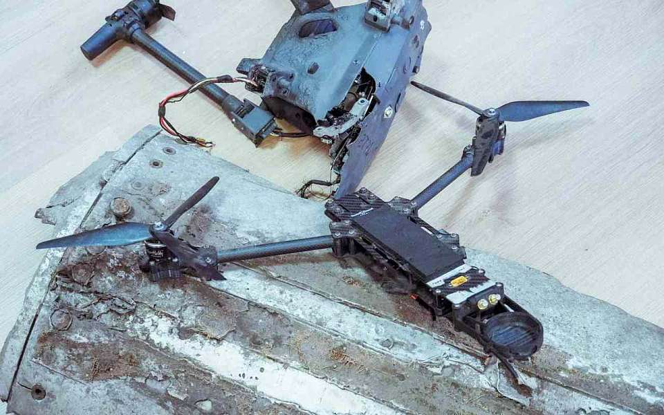 Обломки дрона рухнули на крышу частного дома в Воронежской области