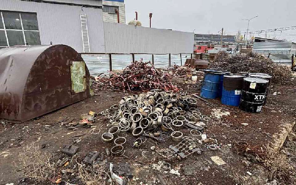 За свалку токсичных отходов выписали штраф в 15 тыс. рублей воронежскому железнодорожнику