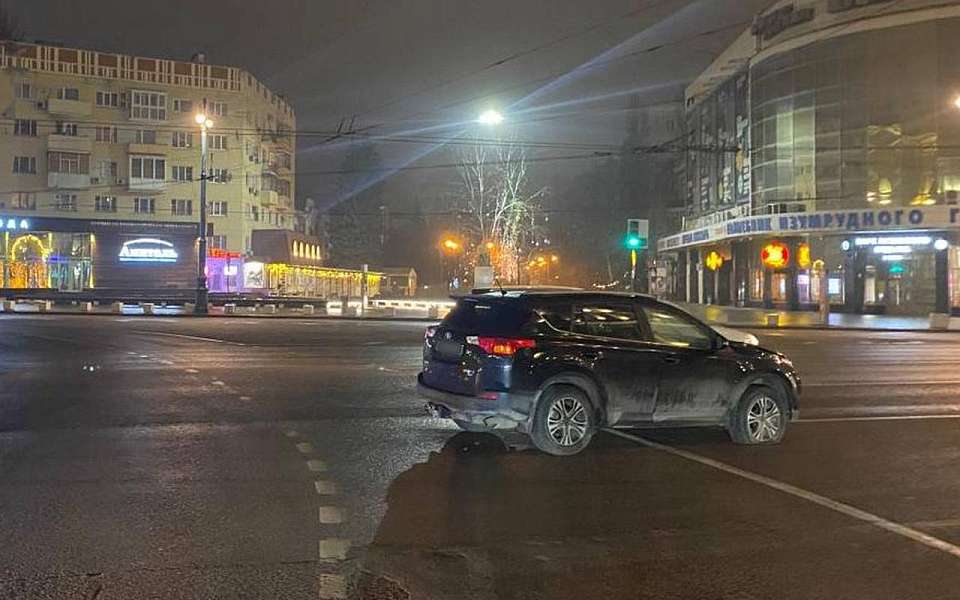 Неизвестный мужчина погиб под колесами иномарки у «Пролетария» в Воронеже