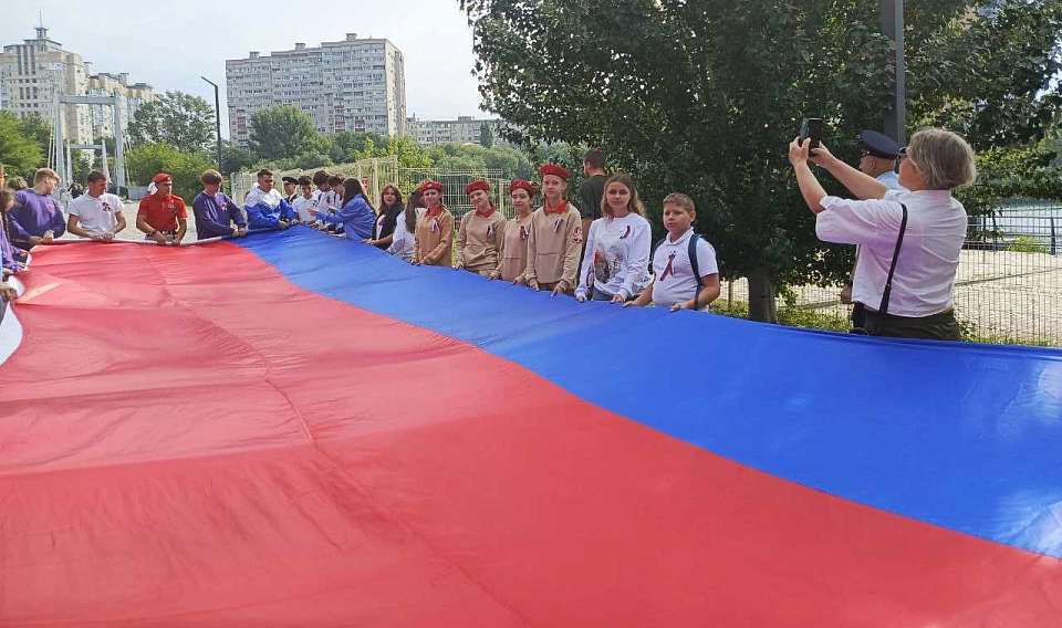 В Ленинском районе отметили День флага