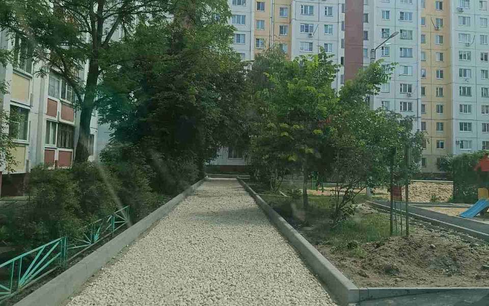 В Левобережном районе продолжается реконструкция дворовых территорий