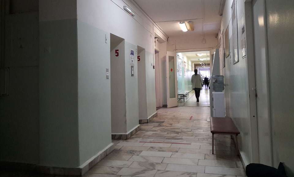 Вопрос дефицита врачей в поликлиниках подняли в Воронеже