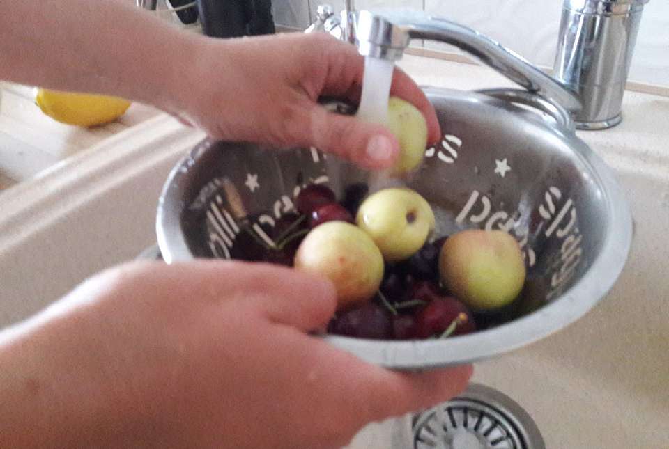 Вода возвращается в дома жителей Воронежа после восстановления аварийного водовода