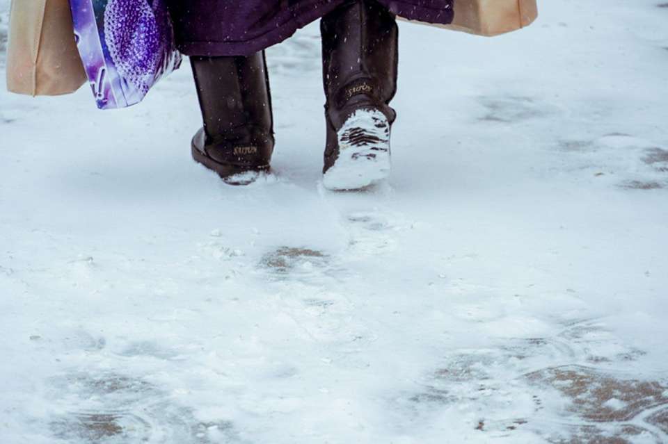 Из-за снегопада и гололеда желтый уровень опасности объявили в Воронежской области