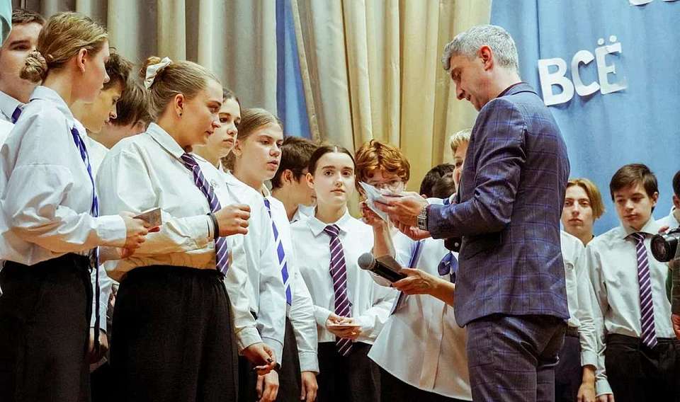 Старшеклассников воронежской гимназии им. А. Платонова посвятили в будущие авиастроители