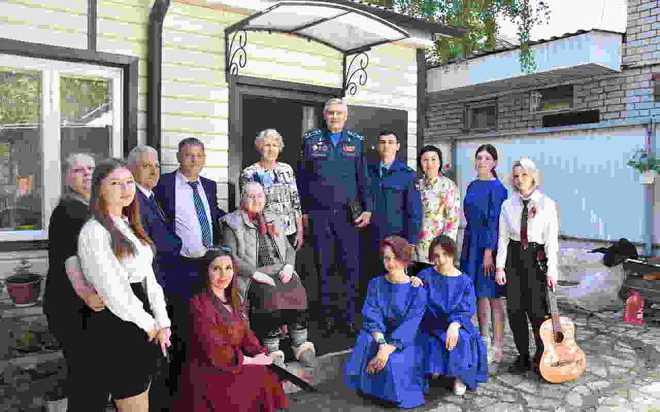 В Железнодорожном районе ветеранов Великой Отечественной войны поздравили с Днем Победы