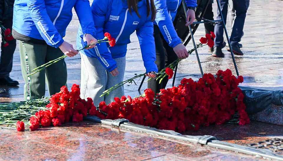 В Железнодорожном районе почтили память защитников Отечества