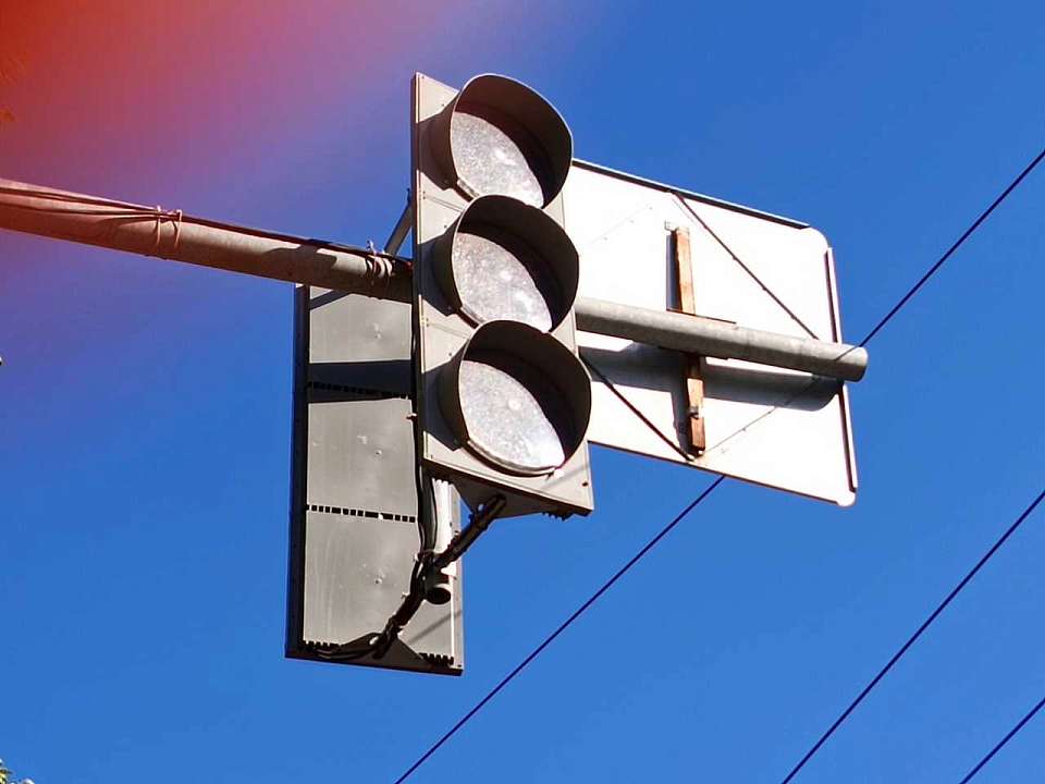 Светофор выключат на пересечении Ленинского проспекта и улицы Землячки в Воронеже