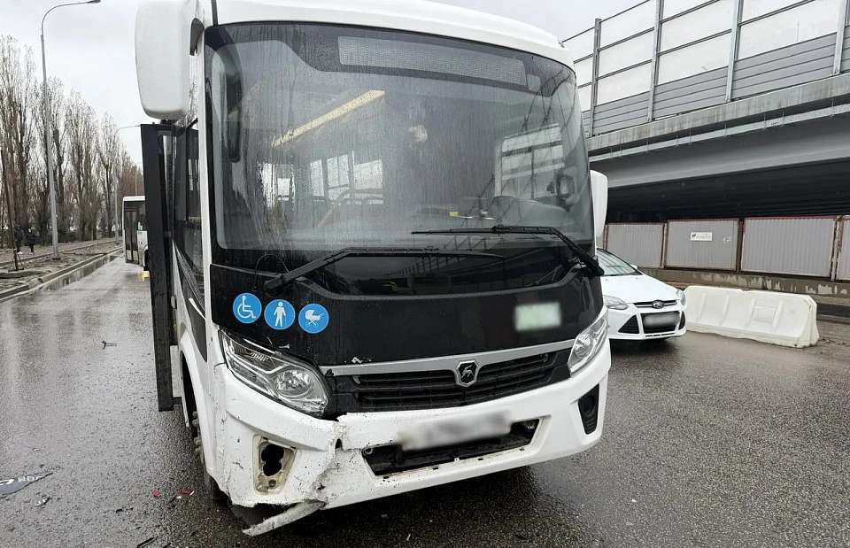 В Воронеже водитель автобуса №37 сбил 7-летнюю девочку