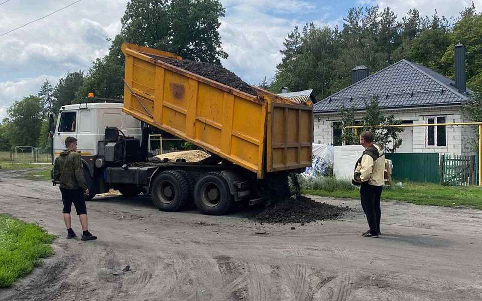 На улицах частного сектора в Железнодорожном районе обновляют покрытие