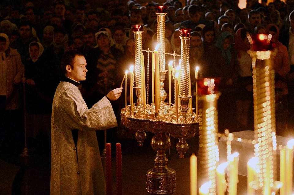 Губернатор Гусев поздравил воронежцев с Пасхой