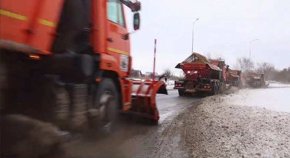 Уборка улиц продолжается: мэр просит не парковать авто на ночь в центральной части Воронежа