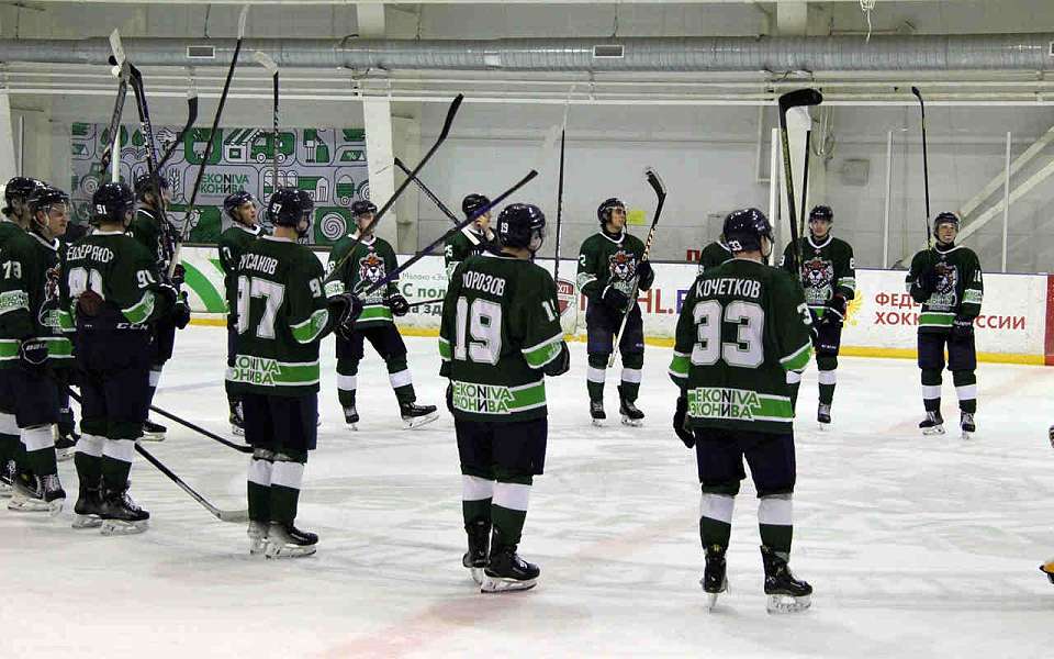 Бобровские хоккеисты в четвертый раз за сезон переиграли нововоронежцев