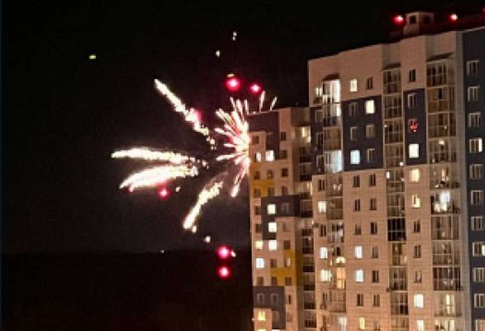 Салют компании молодёжи возле многоэтажек напугал воронежцев