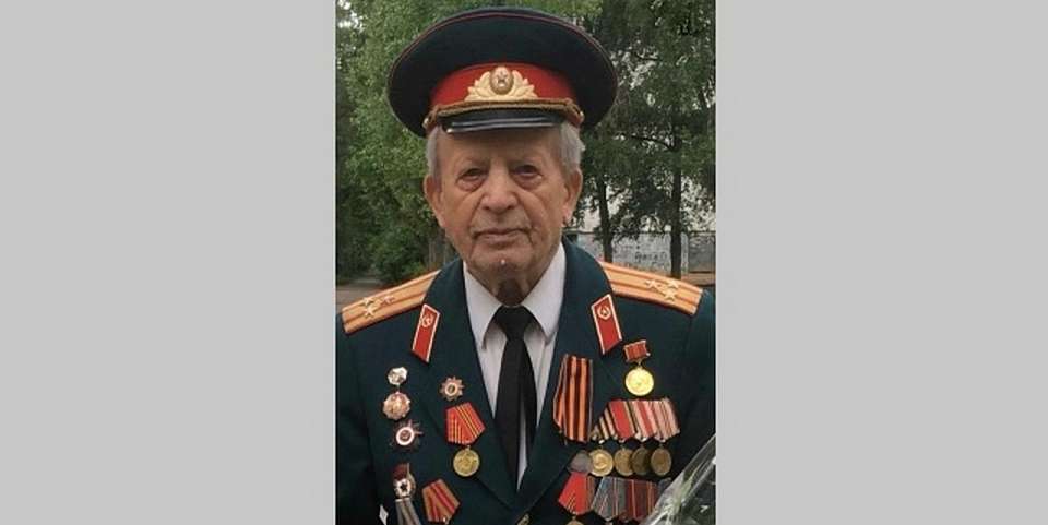 Глава Воронежа Сергей Петрин поздравил с 99-летием почетного гражданина Александра Сушкова