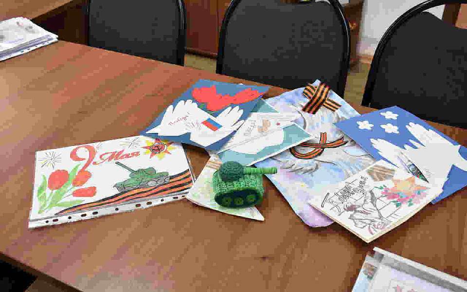 Талисман от школьников Ленинского района прибыл на фронт