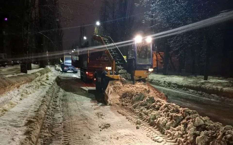 Более 250 тонн пескосмеси за ночь израсходовали в Левобережном районе Воронежа
