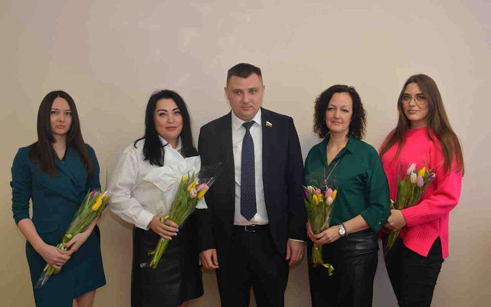 Женщин-волонтеров поздравил с праздником депутат Воронежской городской думы