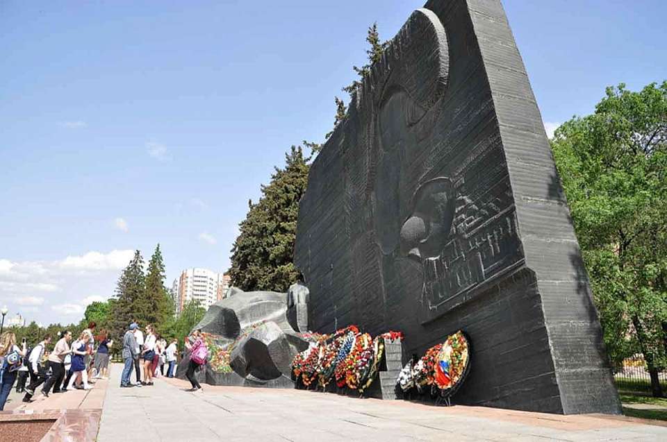 Что будет в Воронеже 17 июня. Митрофан Навозник. День русского кваса. Медосмотр футболистов «Факела». Ремонт памятника Славы