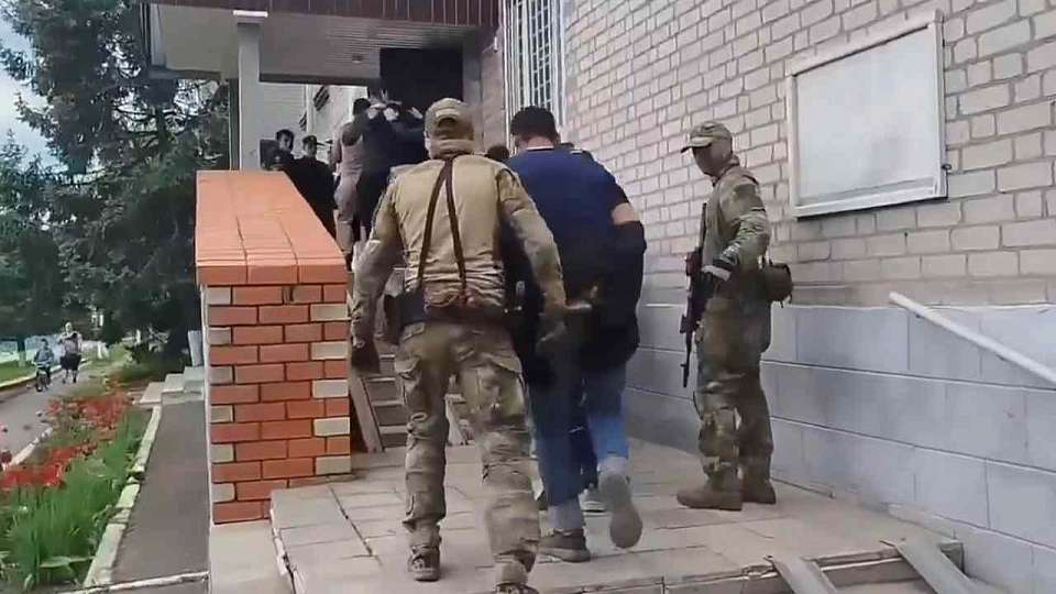 Силовики провели рейд на строительной площадке в воронежском селе