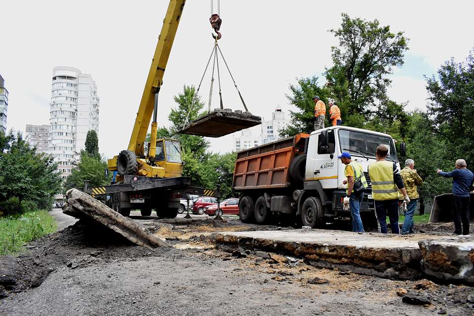 В Ленинском районе ремонтируют внутриквартальные дороги