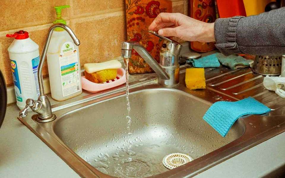 Воду отключат 28 марта в десятках домов, школе и детских садах Воронежа