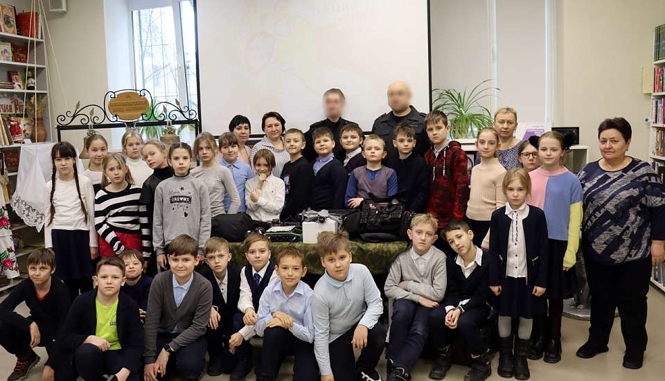 В Ленинском районе сотрудники Росгвардии провели урок мужества