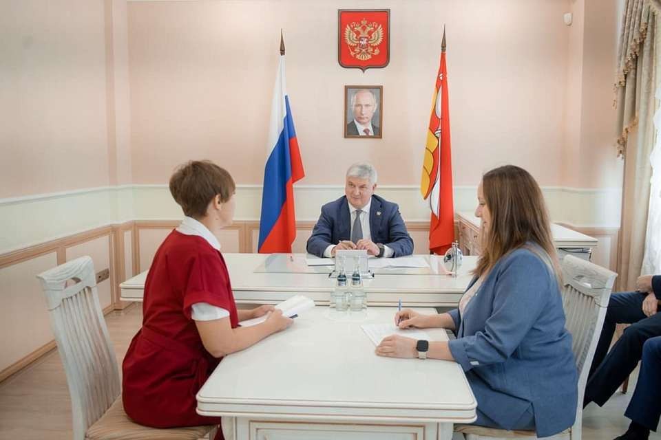 Прием граждан в канун Дня России провел губернатор Воронежской области